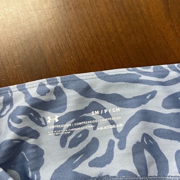 Under Armour No-Slip Waistband Tonal Print Capris Size Small - Picture 6 of 6